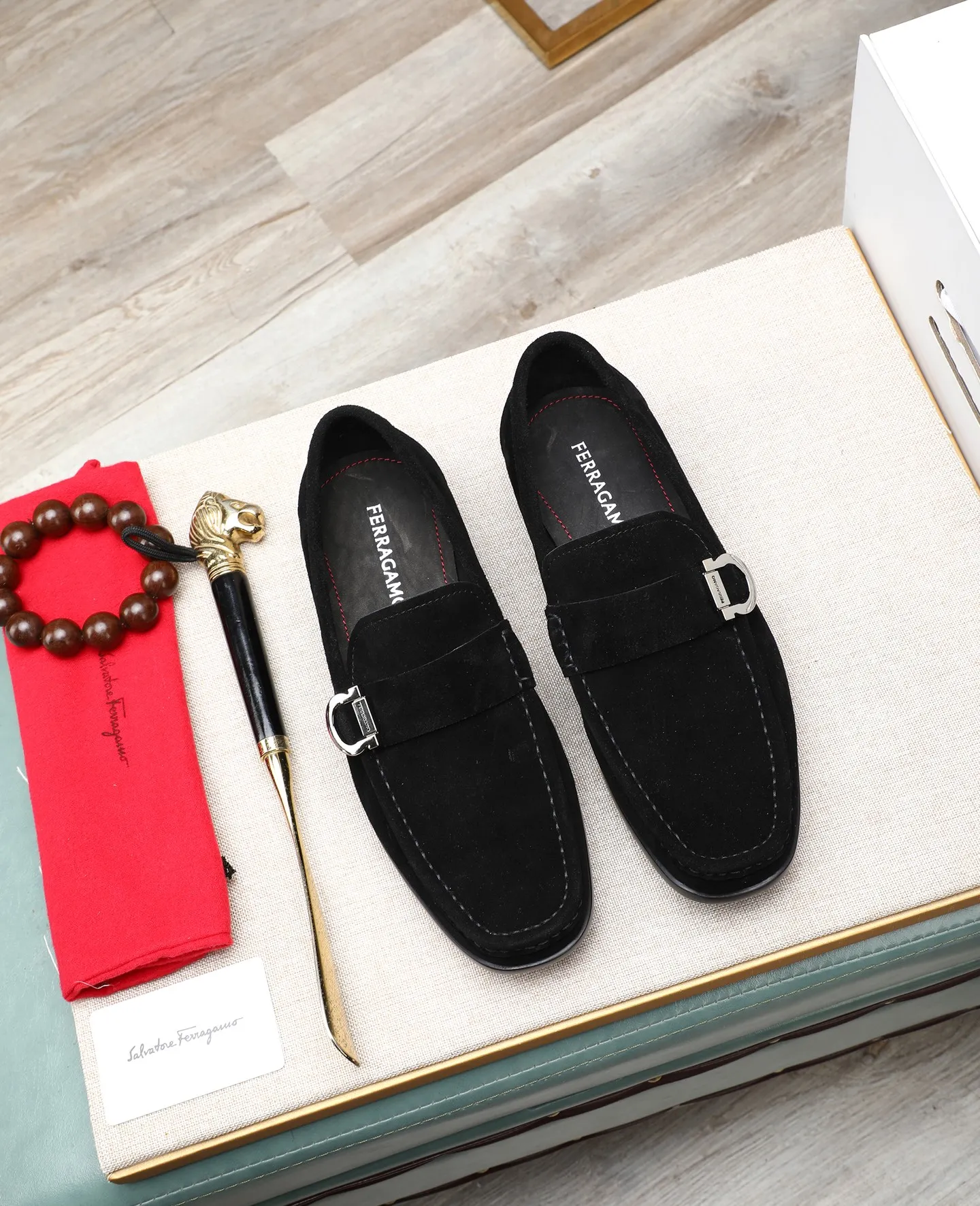 Men's clothing and shoes 💰700📛📛High-end goods! Salvatore Ferragamo is the world's top luxury footwear brand. It comes from Italy, the kingdom of fashion. It is famous all over the world for its traditional handmade design and novel styles... 🚶🏻🚶🏻 Top-quality suit shoes are sold simultaneously at the counter. This style is purely handmade. The fabric is imported Italian calfskin➕soft water-dyed cowhide lining. Specially available with original deep rubber outsole🌀🌀Size: 38➖44